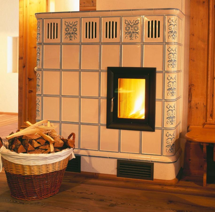Gasthof Weisses Kreuz Naturns Exterior foto