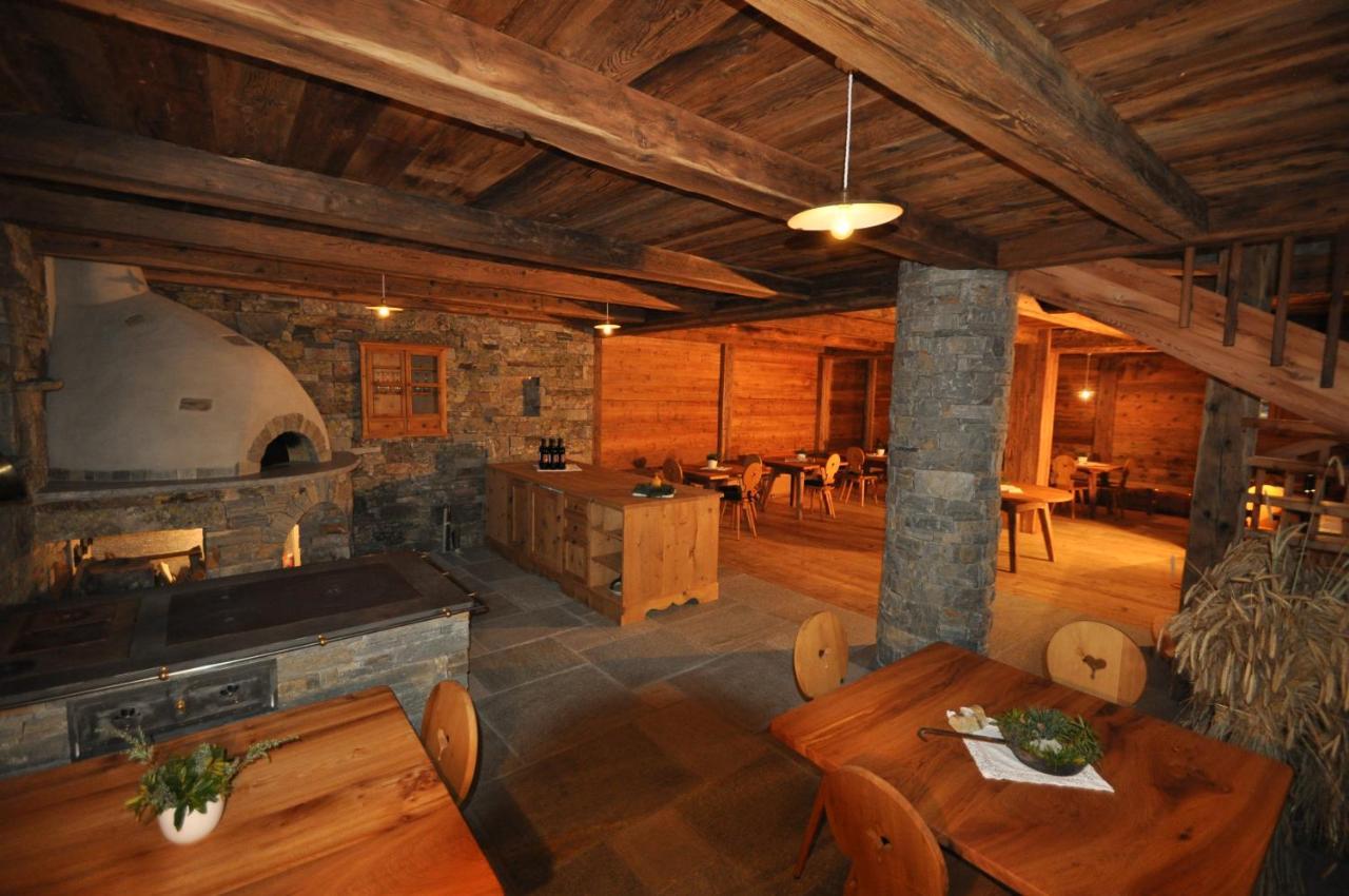 Gasthof Weisses Kreuz Naturns Exterior foto
