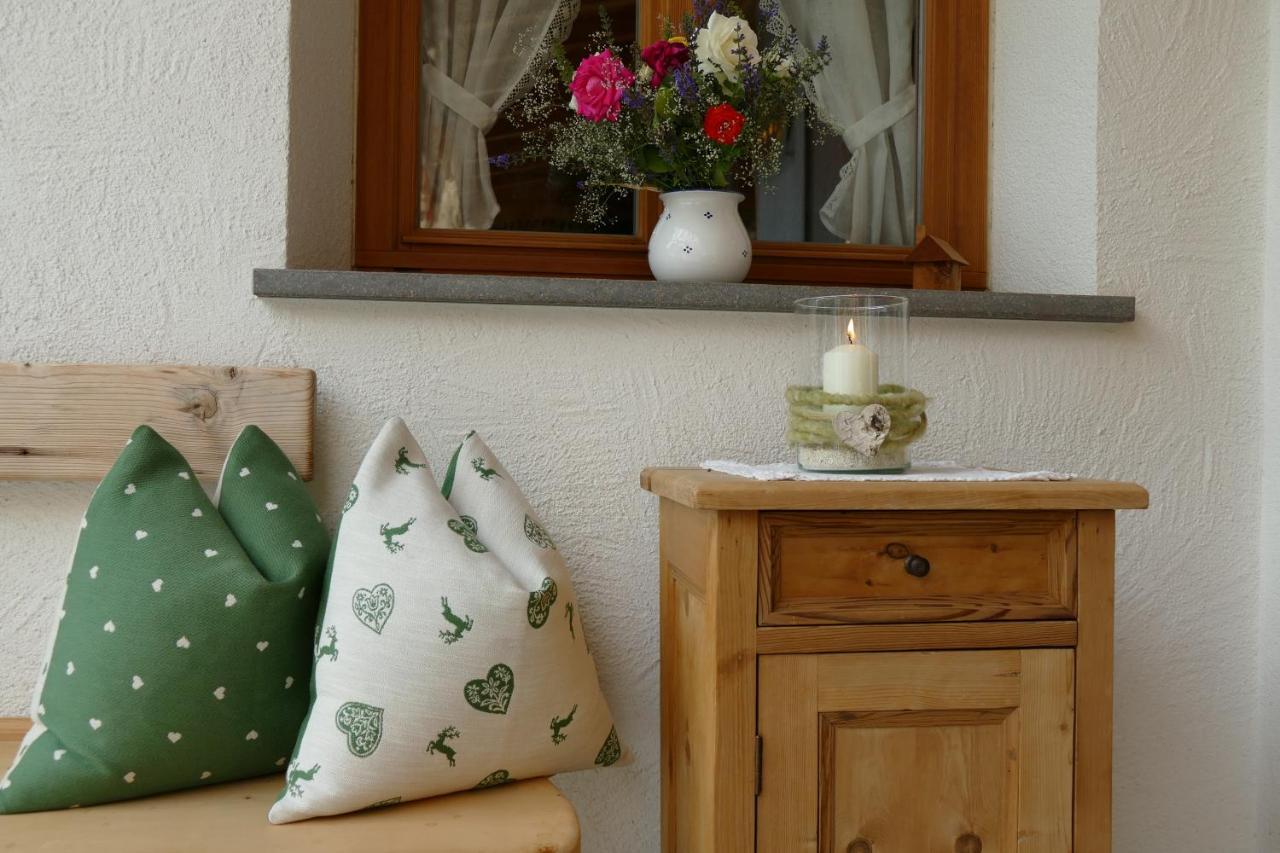 Gasthof Weisses Kreuz Naturns Exterior foto